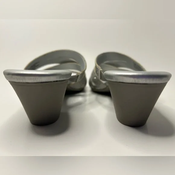 London Fog Rhinestone Silver Strappy Open Toe Slip On Kitten Heel Size 6.5 NWOB - Picture 8 of 9